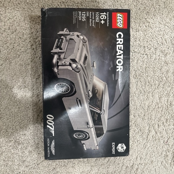 LEGO Retired Addition Creator Expert James Bond Aston Martin DB5